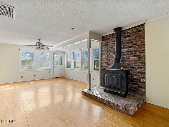 4th image of 612 W Main Street