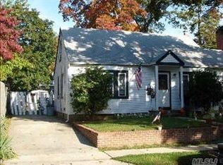 6 Hartford St, Lindenhurst, NY 11757