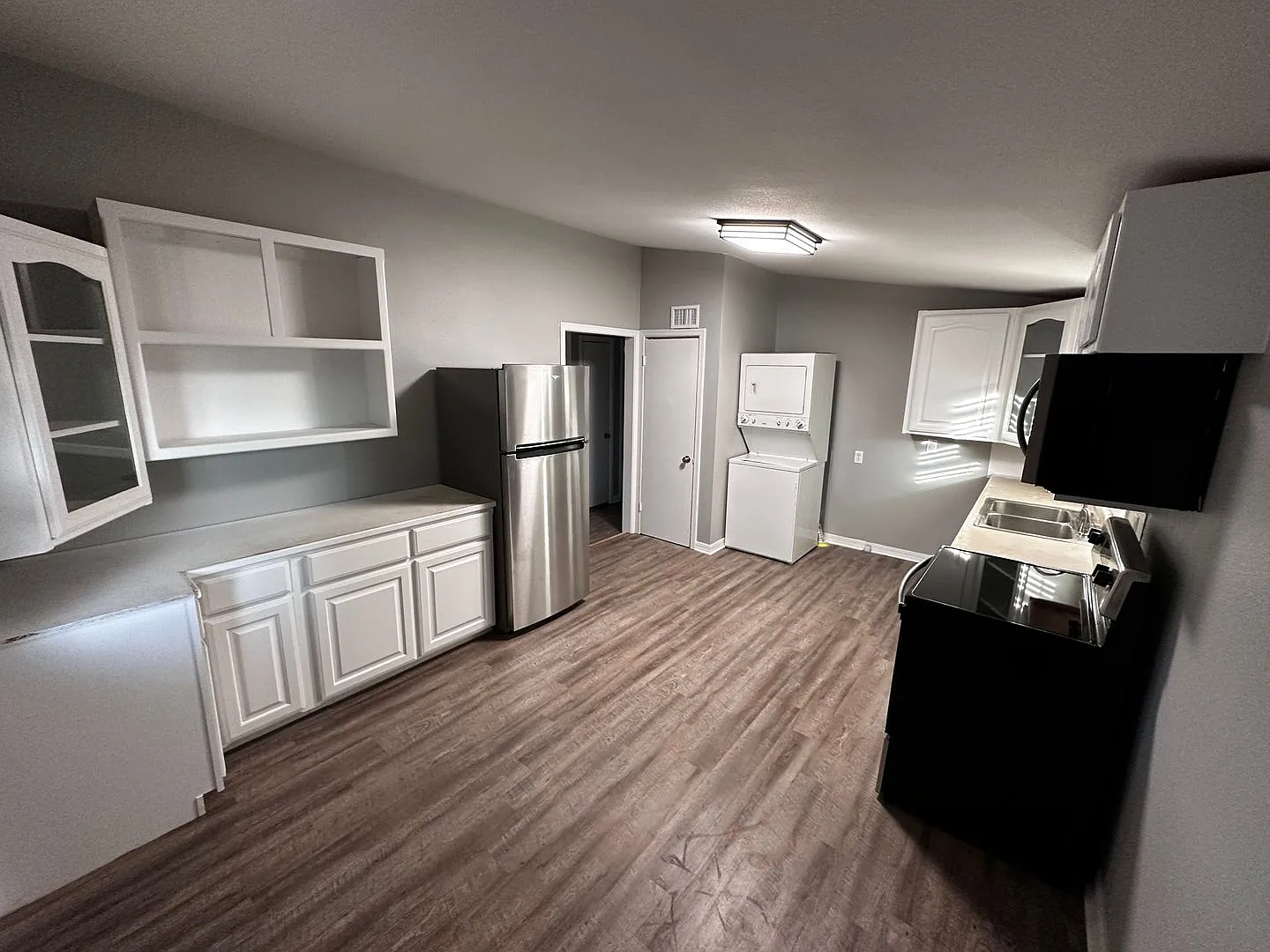 Come take a look at this newly remodeled 3-bedroom 1 bathroom — Photo 3