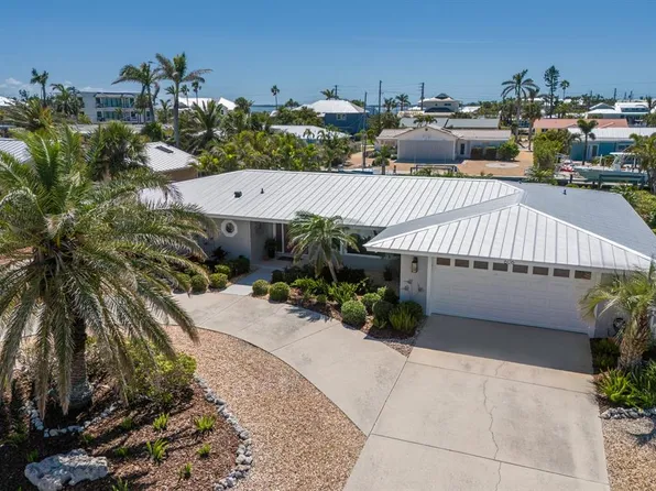 606 Emerald Ln, Holmes Beach, FL 34217