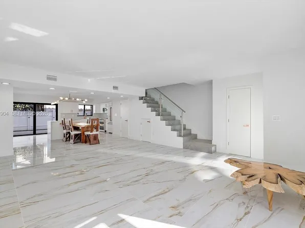 16449 NE 26th Ave #16, North Miami Beach, FL 33160