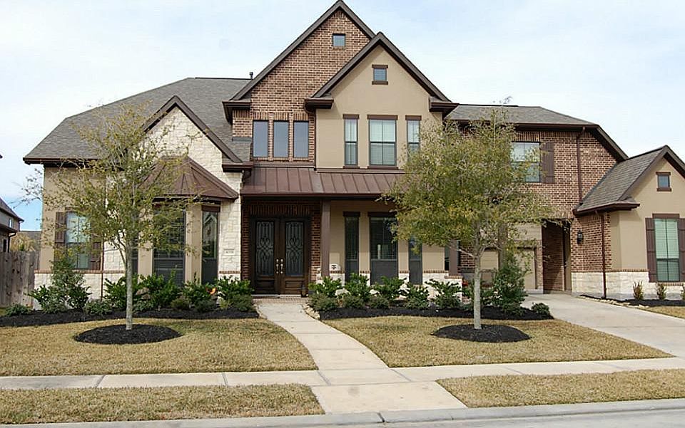 STONE , STUCCO AND BRICK EXTERIOR. PORTE COCHERE, QUIET STREET