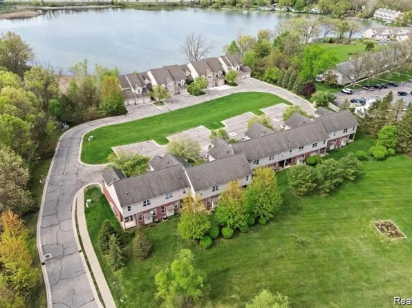 5953 High Point Ct #29, Brighton, MI 48116