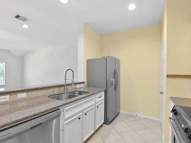 2711 Polk St — Photo 16