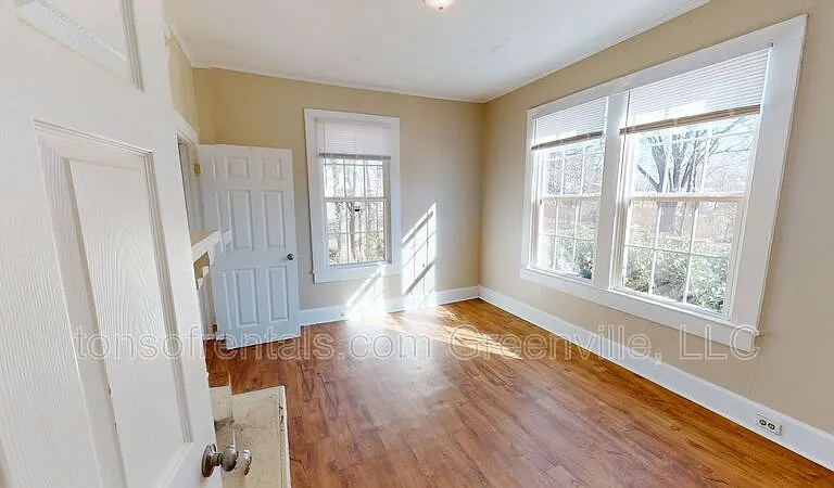 304 Shaw St — Photo 7