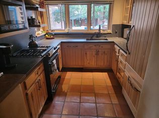 313 Theodora St, Taos, NM 87571