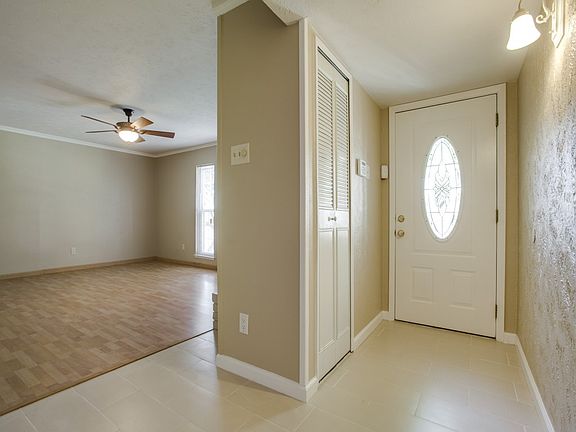 2nd image of 905 Arbor Downs Dr