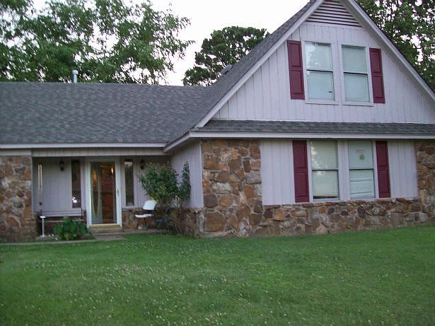 1st image of 215 Park St