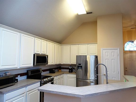 5th image of 3148 Kings Canyon Dr