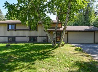 5790 S Saint Andrews Dr, New Berlin, WI 53146