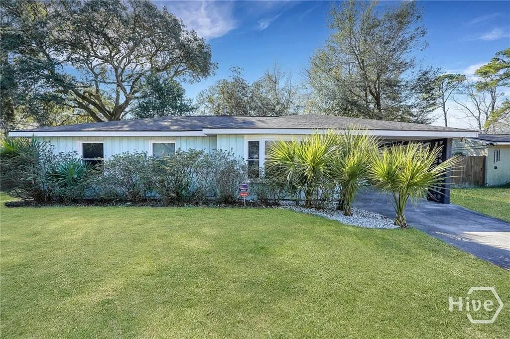 3 bed, 2.0 bath, 1850 sqft, $2,500 — Photo 3
