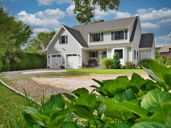 715 Elm St, Dartmouth, MA 02748