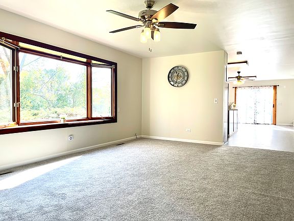 3rd image of 41459 N Lincoln Ave