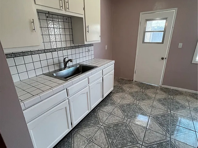 1206 E 22nd St — Photo 37