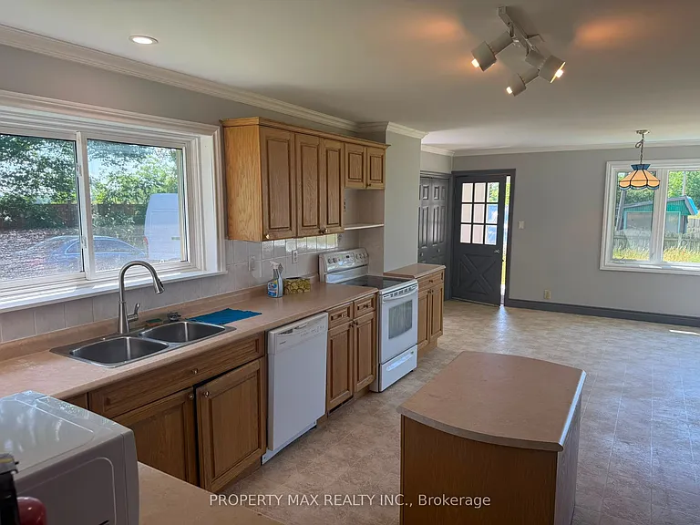 5363 Davis Dr — Photo 9