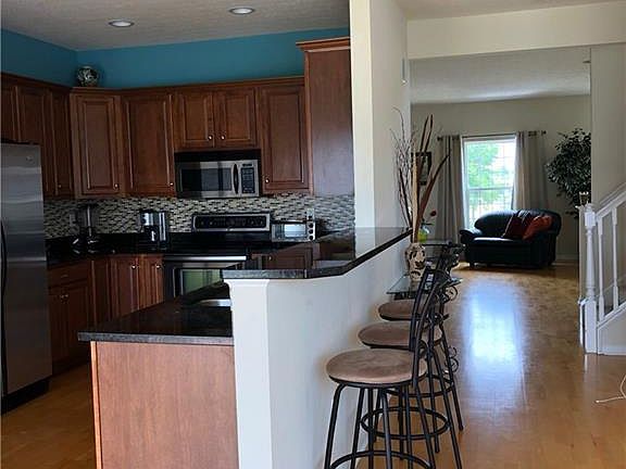 3rd image of 9410 Tahoe Dr