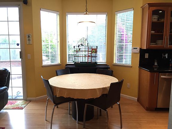 Eat-in Kitchen