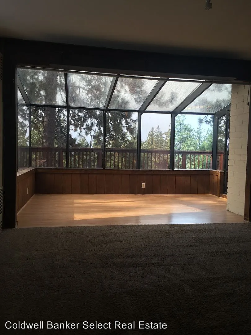 648 Lakeview Dr photo 1