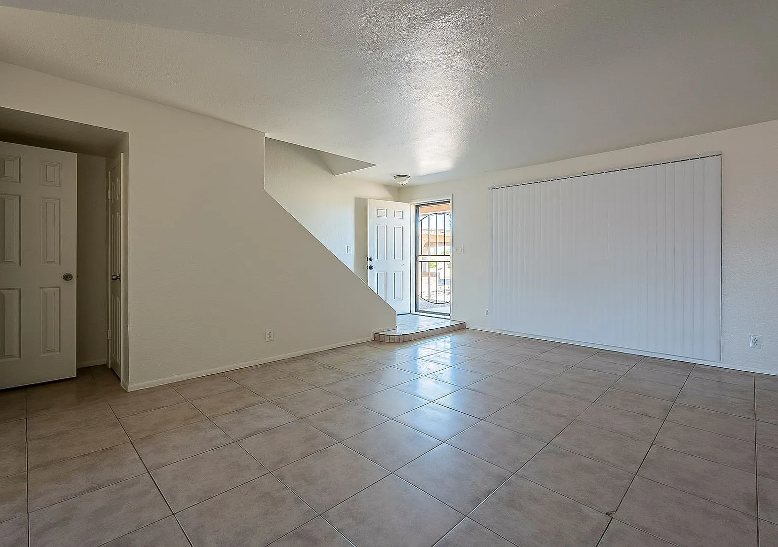 3 bedroom townhome in Glendale — Photo 4