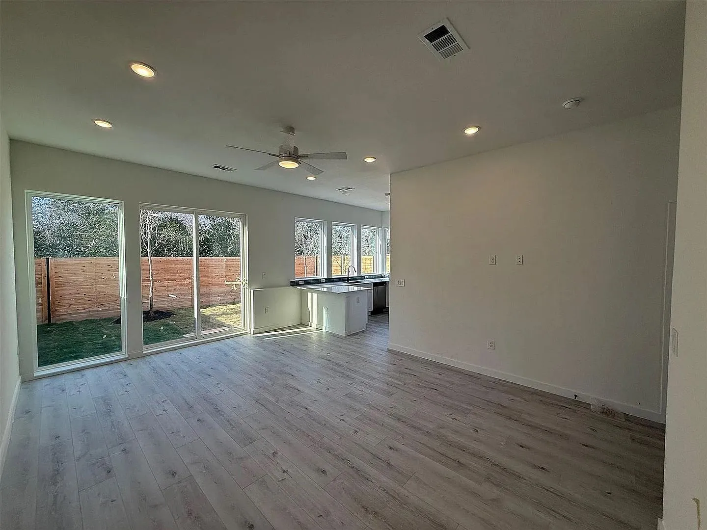 Room in 2 Bedroom Home at Riverside Farms Rd — Photo 4