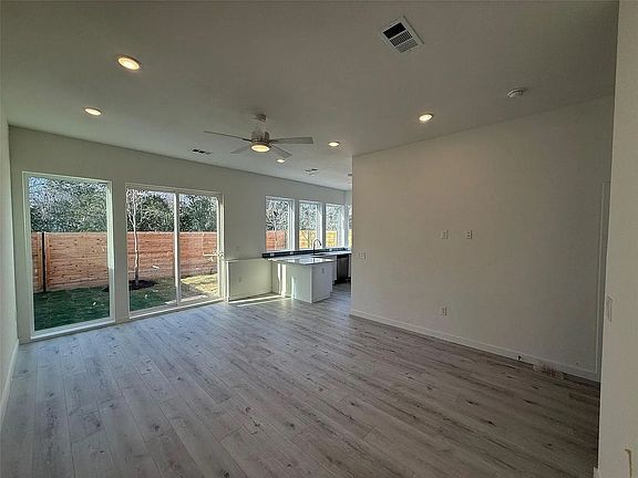 4th image of 2000 Riverside Farms Rd #21101