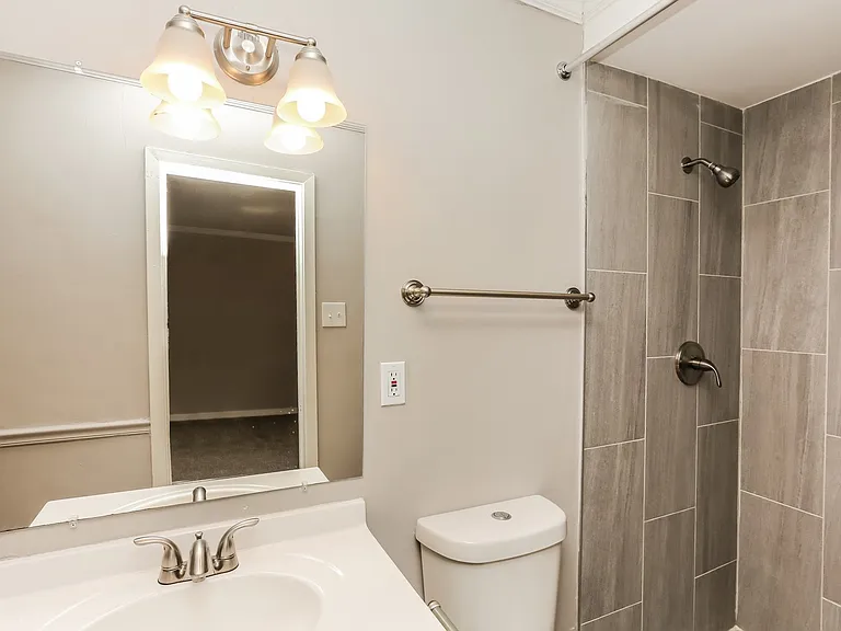 822963_026_main_bathroom_13468009.jpg