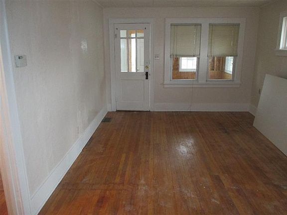 4th image of 2640 Lincoln Ave