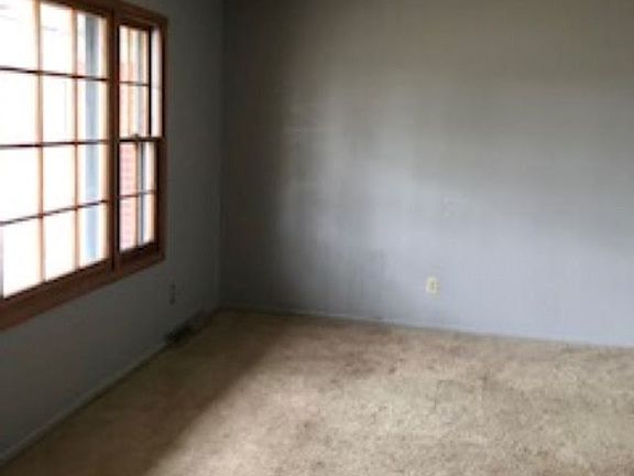 2nd image of 905 Walton St