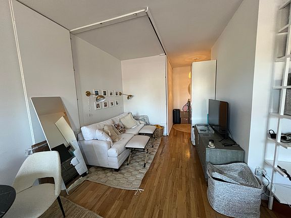4th image of 99 Bank St APT 7S