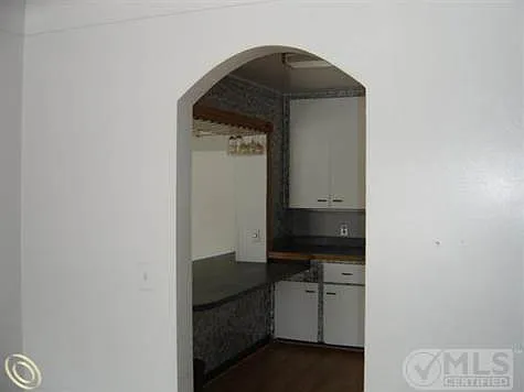 Entry to kitchen