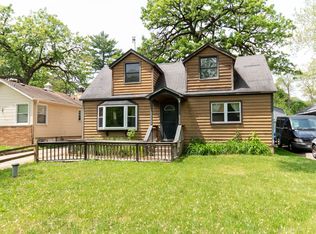 27606 N Oak St, Island Lake, IL 60042