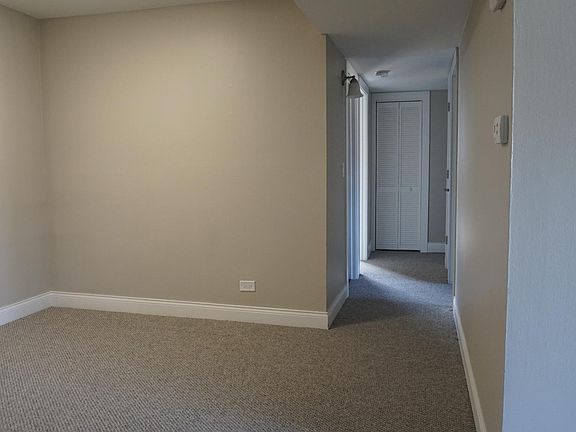 5th image of 16W505 Mockingbird Ln APT 105
