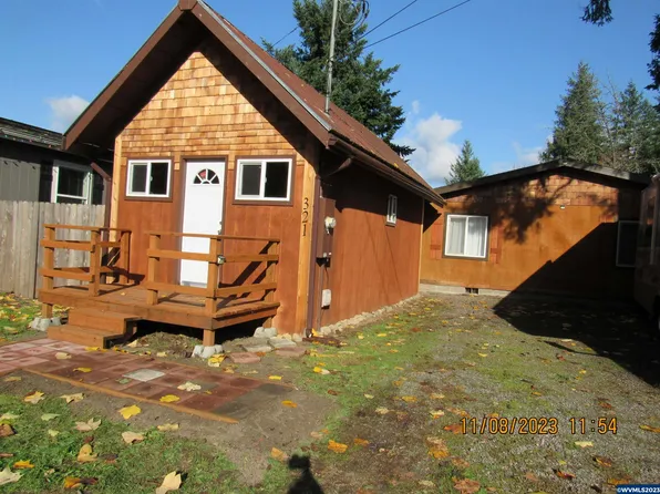 321 SE Hazel St, Mill City, OR 97360