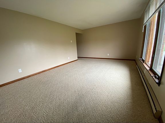 4th image of 1602 Edgewood Dr