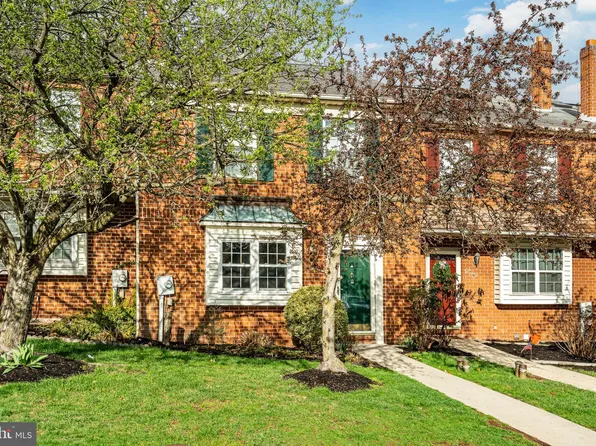 703 Village Green Dr, Gilbertsville, PA 19525