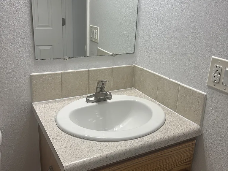785 Hilltop Dr — Photo 7