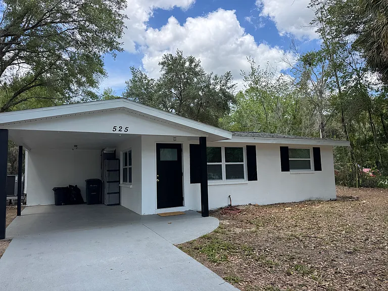 Welcome to 525 NE Crystal Street with covered parking