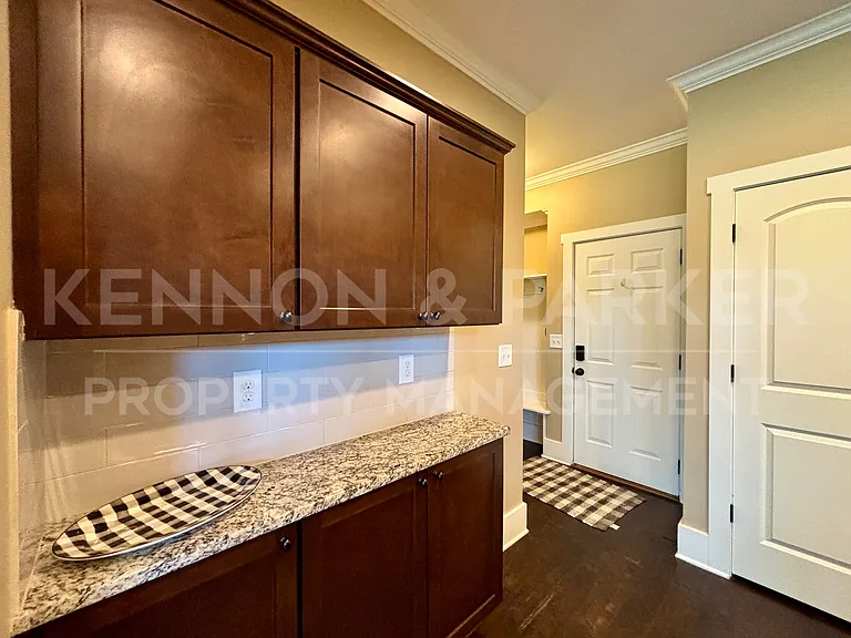 203 Westover St — Photo 7
