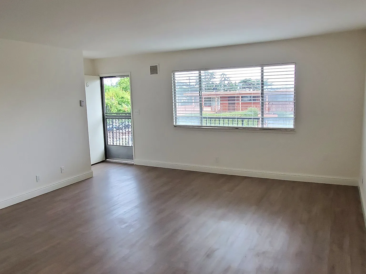 2 bed, 919 sqft, $2,350 — Photo 1