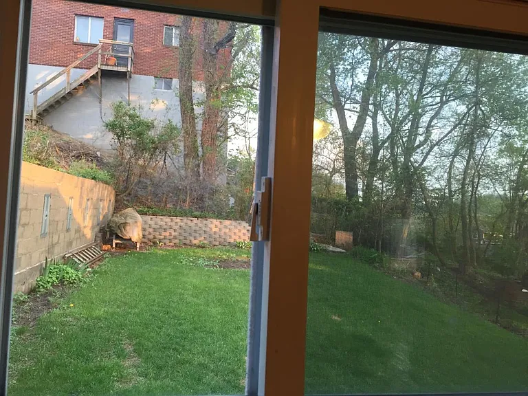 210 Marion Ave — Photo 29