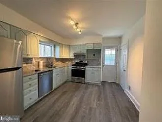 115 Rose Ave — Photo 6