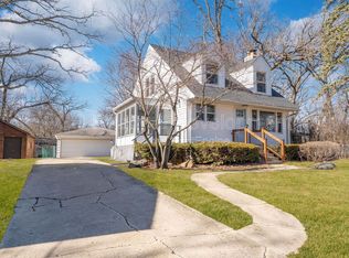 215 Indian Trl, Lake In The Hills, IL 60156