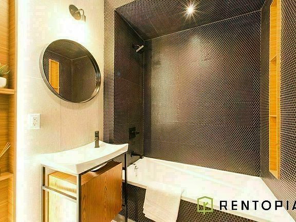 4th image of 834 Lexington Ave #222
