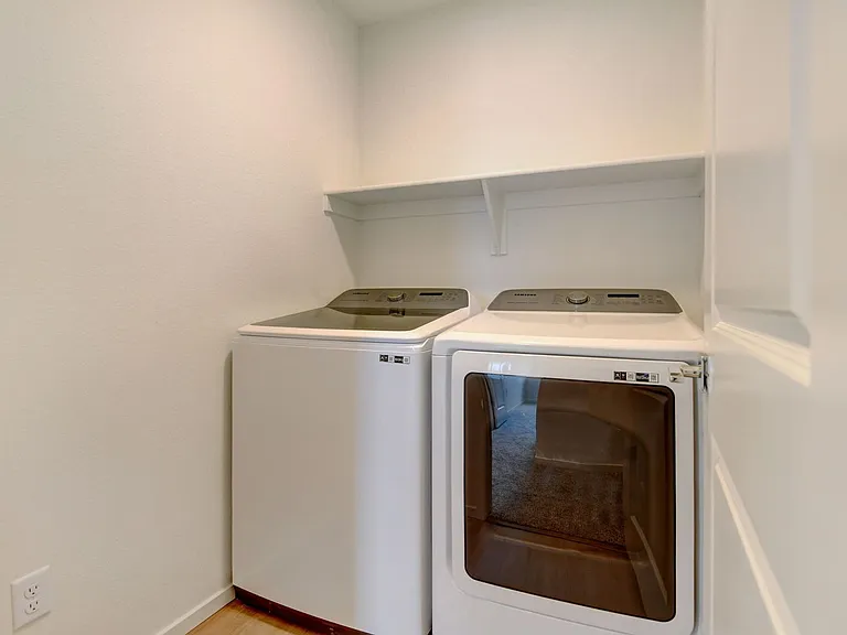 4954 Denys Dr — Photo 24