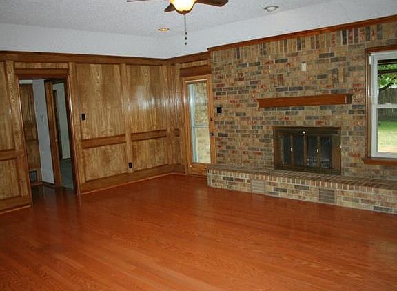 4th image of 701 Paintbrush Dr