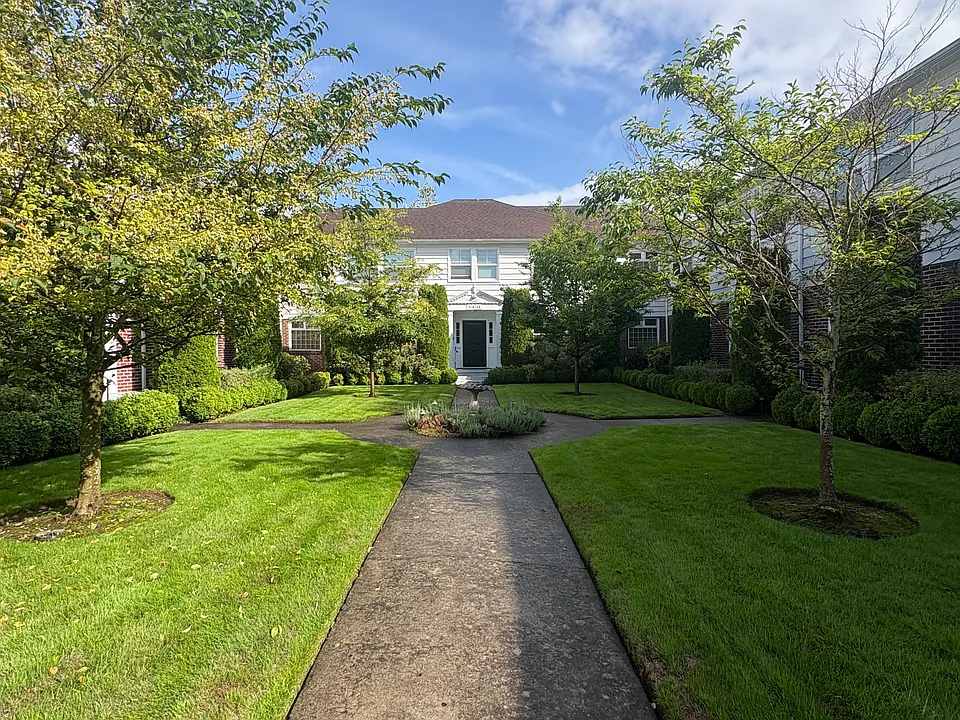 2145 NE Hancock St #5