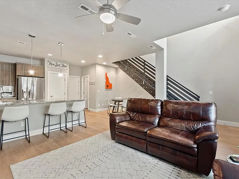 1421 E Lone Creek Dr — Photo 9