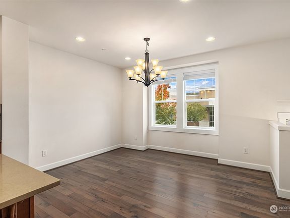 4th image of 927 NE Ellis Drive #20.3