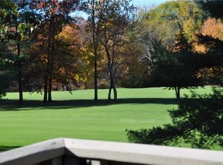 16 Putnam Ln #16, Avon, CT 06001