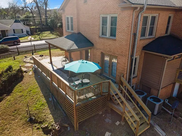 210 E Dobbs St — Photo 7